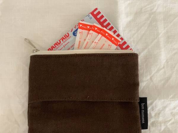 子供とおでかけの“あたふた”を防ぐ。ティッシュ＆マスクポーチがメディカルポーチに！[PR]