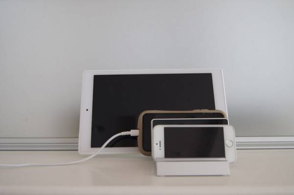 tower「タブレットスタンド」でわが家の充電ステーションをつくろう。[PR]
