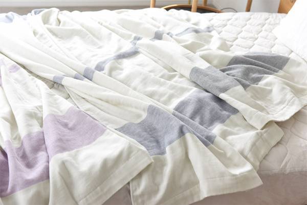 夏寝具におすすめの今治タオルケット　サラリと爽やかな心地よさ！