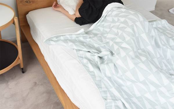 夏寝具におすすめの今治タオルケット　サラリと爽やかな心地よさ！