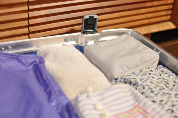 自立する化粧ポーチが、勝手に整理してくれる。bon moment（ボンモマン）なら大容量でストレスフリー！[PR]