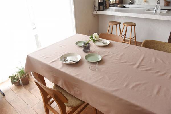 模様替えの即戦力！シンプルだからこそ使える「リネン混テーブルクロス」[PR]