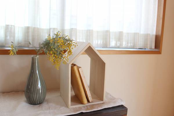 ゴチャゴチャ絵本がようやくスッキリ。子どもが読みたくなる「本の家」[PR]