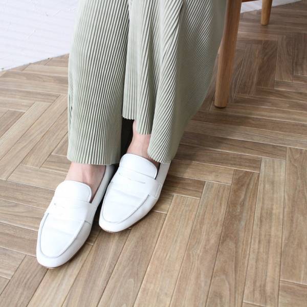 スタッフ愛用者続出中〜！垢抜けローファーの【カラー別】スタッフコーディネート[PR]