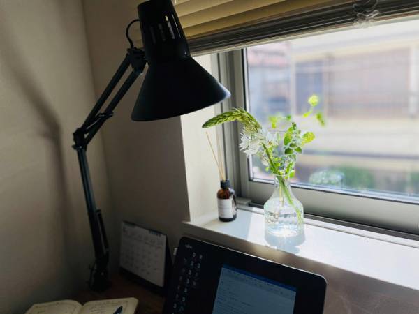 挿すだけで絵になる「小さな花器」だから続く、花のある暮らし[PR]