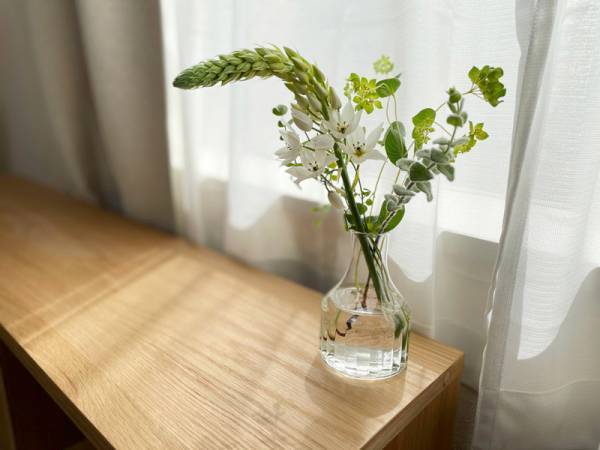 挿すだけで絵になる「小さな花器」だから続く、花のある暮らし[PR]
