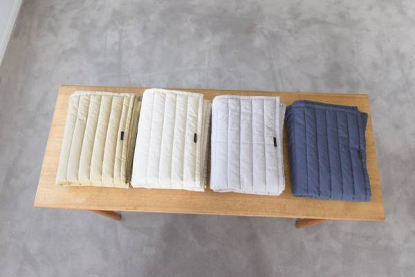 汚れ対策をさりげなく。上品キルトが大人っぽい「bon moment　ソファパッド」[PR]