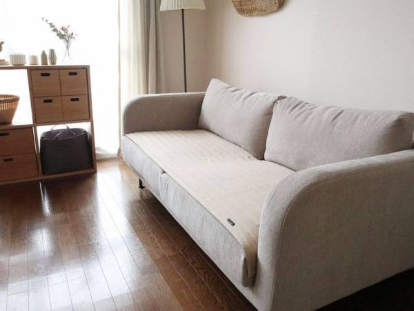 汚れ対策をさりげなく。上品キルトが大人っぽい「bon moment　ソファパッド」[PR]