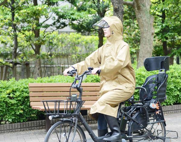 しっかり防水？ファッション性？暮らしに合わせて選びたい、「レインコート」あなたはどっち？[PR]
