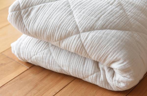 ボンモマン×シンプルホーム、初コラボ企画！こだわりを詰め込んだ 「やわらかマルチカバー」誕生秘話[PR]