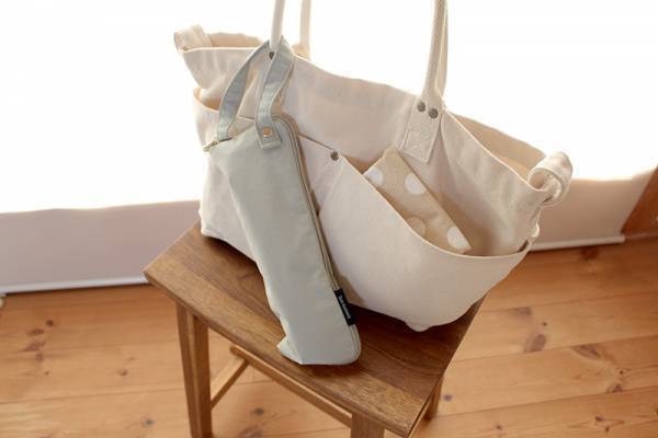 濡れた折りたたみ傘の持ち歩き、正解はコレ！大人も納得できるデザイン「bon moment傘カバー」[PR]