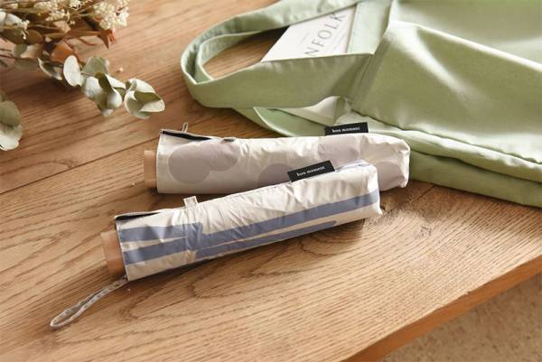 いつものバッグにスッキリ収まる。毎日持ちたくなる「bon moment 晴雨兼用の折りたたみ傘」[PR]