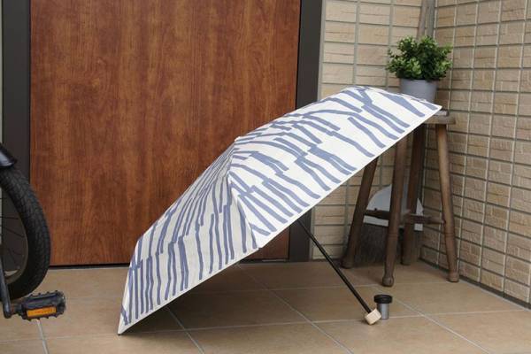 いつものバッグにスッキリ収まる。毎日持ちたくなる「bon moment 晴雨兼用の折りたたみ傘」[PR]