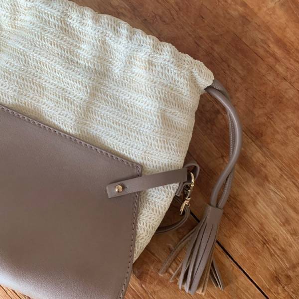 夏のブラックコーデの仕上げに。 涼しげな印象の2way巾着バッグ。[PR]