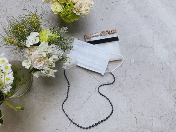 ハレの日のマスク姿を彩る。結婚パーティーや お呼ばれに付けたいマスクコード[PR]