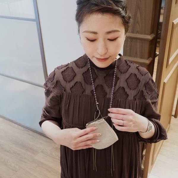 ハレの日のマスク姿を彩る。結婚パーティーや お呼ばれに付けたいマスクコード[PR]