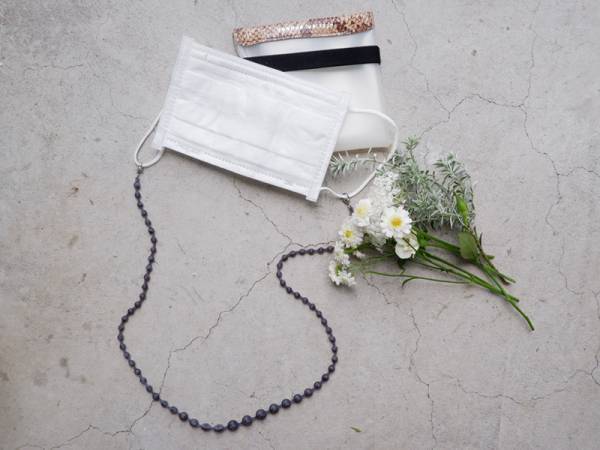 ハレの日のマスク姿を彩る。結婚パーティーや お呼ばれに付けたいマスクコード[PR]