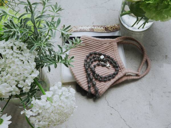 ハレの日のマスク姿を彩る。結婚パーティーや お呼ばれに付けたいマスクコード[PR]