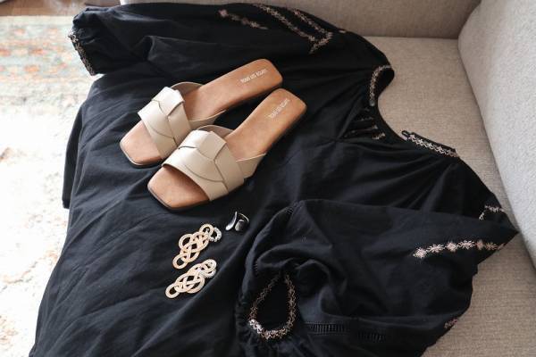 気兼ねなく履けるのがいいところ、こんな日に履きたい毎日サンダル。[PR]