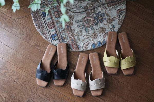 気兼ねなく履けるのがいいところ、こんな日に履きたい毎日サンダル。[PR]