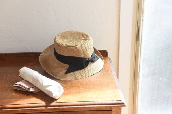 こう見えて、私こっそり涼んでいます。いつもの夏コーデに合わせたい「熱中症対策グッズ」[PR]