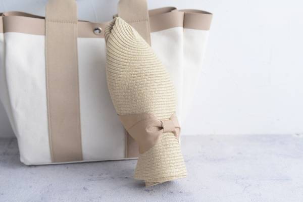 こう見えて、私こっそり涼んでいます。いつもの夏コーデに合わせたい「熱中症対策グッズ」[PR]