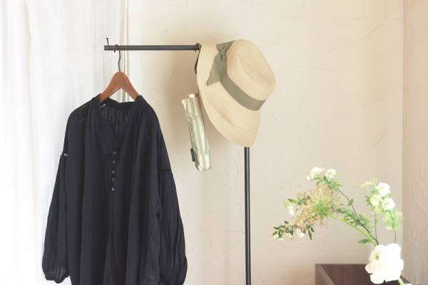 こう見えて、私こっそり涼んでいます。いつもの夏コーデに合わせたい「熱中症対策グッズ」[PR]