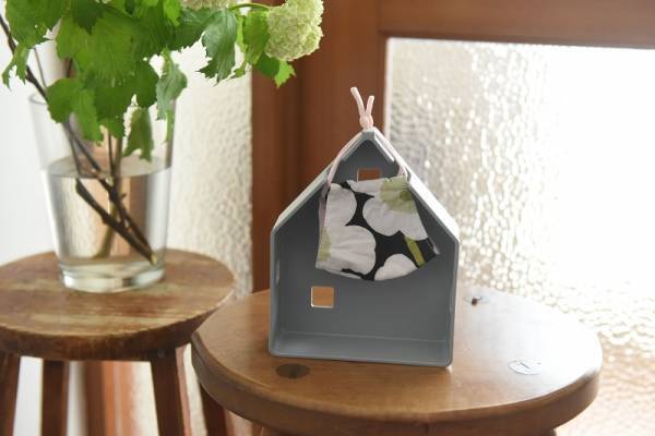 もう忘れない。なくさない。ディスプレイ感覚で収納できる「マスクのおうち」[PR]