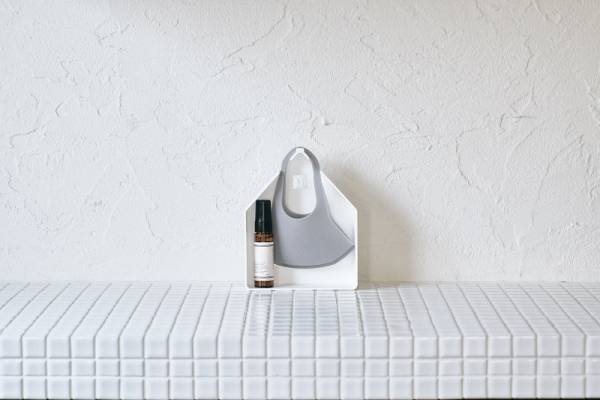 もう忘れない。なくさない。ディスプレイ感覚で収納できる「マスクのおうち」[PR]