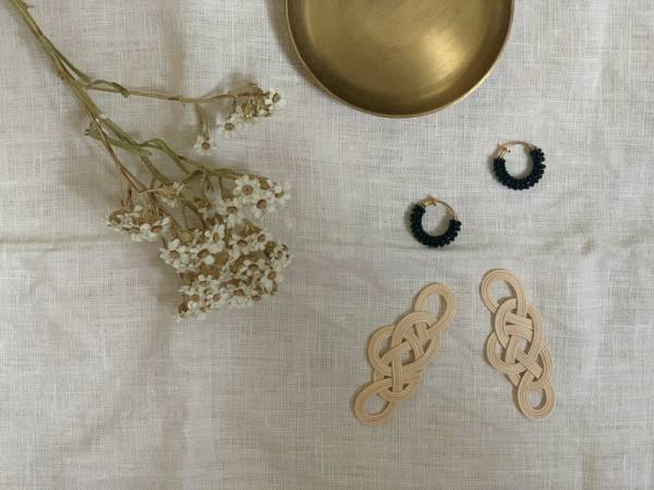 やさしくて上質なアクセサリー。MSNOM(ムスノム) の２WAYイヤリング/ピアス。[PR]