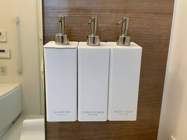 高さも場所も自由に設置！「吊るす収納」で双子育児のプチストレス解消＆掃除の手間も激減[PR]