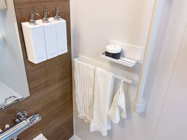 高さも場所も自由に設置！「吊るす収納」で双子育児のプチストレス解消＆掃除の手間も激減[PR]