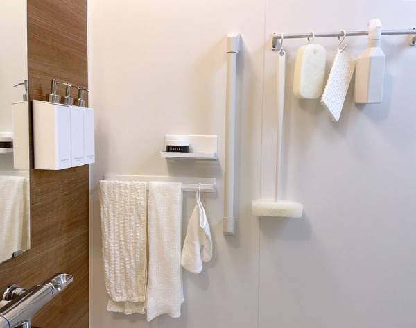 高さも場所も自由に設置！「吊るす収納」で双子育児のプチストレス解消＆掃除の手間も激減[PR]