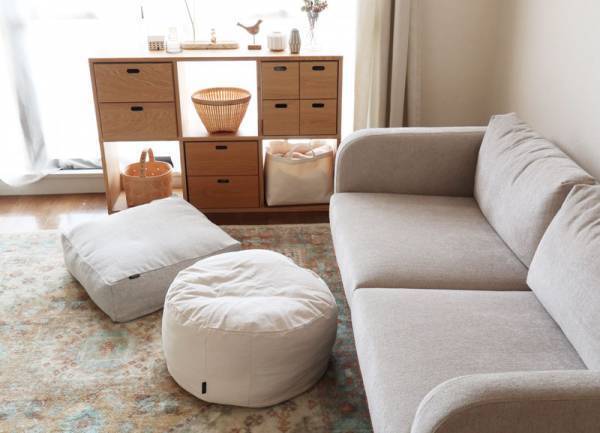 今夜待望の再入荷！「bon moment（ボンモマン）リビングクッションになる 掛け布団収納ケース」スタッフの使い方[PR]