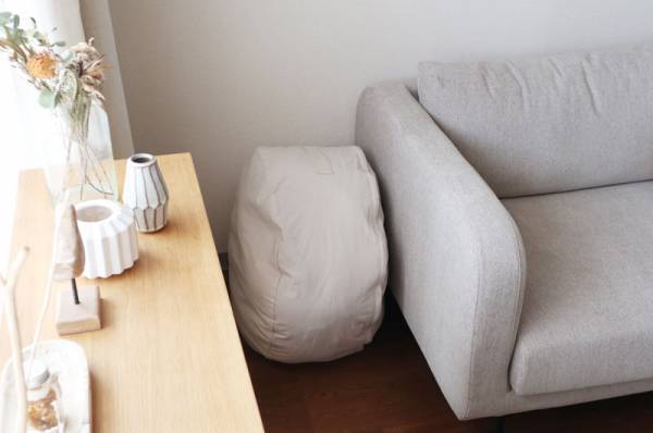 今夜待望の再入荷！「bon moment（ボンモマン）リビングクッションになる 掛け布団収納ケース」スタッフの使い方[PR]