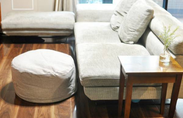 今夜待望の再入荷！「bon moment（ボンモマン）リビングクッションになる 掛け布団収納ケース」スタッフの使い方[PR]