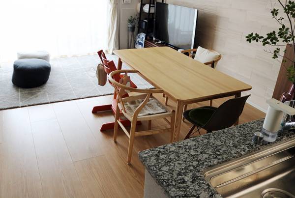 今夜待望の再入荷！「bon moment（ボンモマン）リビングクッションになる 掛け布団収納ケース」スタッフの使い方[PR]