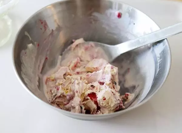 この夏こそ味わいたい!絶品イチゴの「クリームソーダ」でおうちカフェ