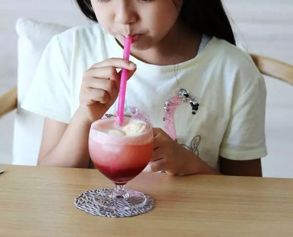 この夏こそ味わいたい!絶品イチゴの「クリームソーダ」でおうちカフェ