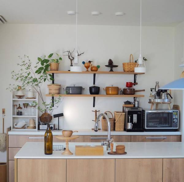 10年後も長く愛用したくなる「±0（プラスマイナスゼロ） LEDスタンドライト」インスタグラマーさんの使い方[PR]