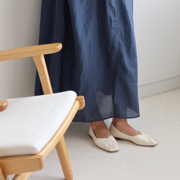 【2021秋冬】まずこの２つの靴で乗り越える！新作パンプス＆新カラバリローファーのスタッフコーディネート集[PR]