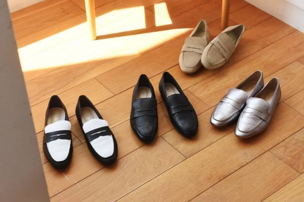 【2021秋冬】まずこの２つの靴で乗り越える！新作パンプス＆新カラバリローファーのスタッフコーディネート集[PR]