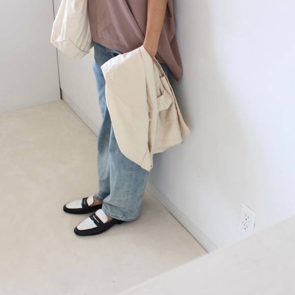 【2021秋冬】まずこの２つの靴で乗り越える！新作パンプス＆新カラバリローファーのスタッフコーディネート集[PR]