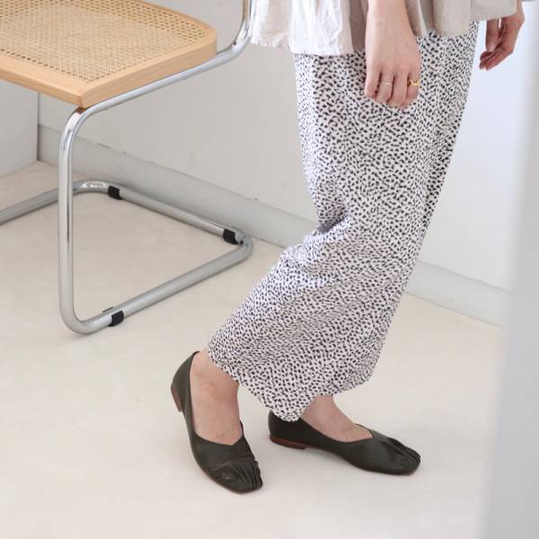 【2021秋冬】まずこの２つの靴で乗り越える！新作パンプス＆新カラバリローファーのスタッフコーディネート集[PR]