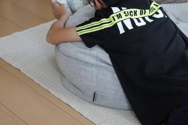 シリーズ累計3万7千個突破！「bon moment　リビングクッションになる掛け布団収納ケース」インスタグラマーさんの使い方[PR]