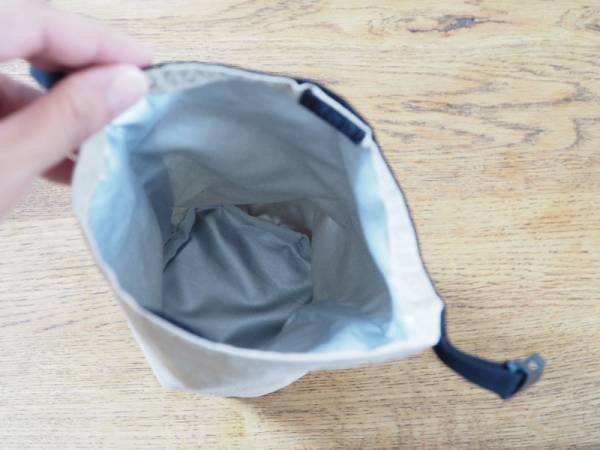 外出先でのゴミ捨てがスムーズに。まるでポーチなkukka ja puuの「持ち歩けるゴミ箱」[PR]