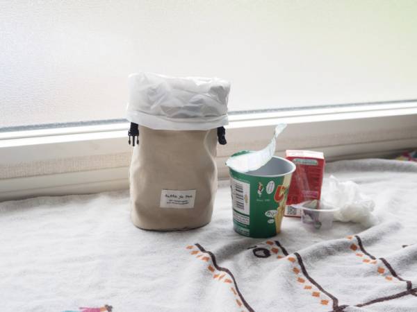 外出先でのゴミ捨てがスムーズに。まるでポーチなkukka ja puuの「持ち歩けるゴミ箱」[PR]