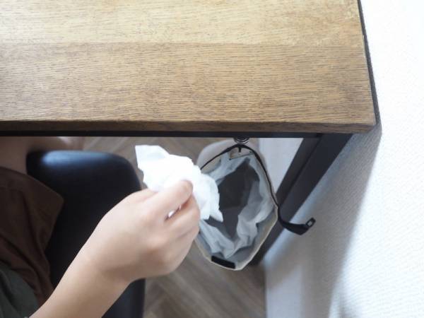 外出先でのゴミ捨てがスムーズに。まるでポーチなkukka ja puuの「持ち歩けるゴミ箱」[PR]