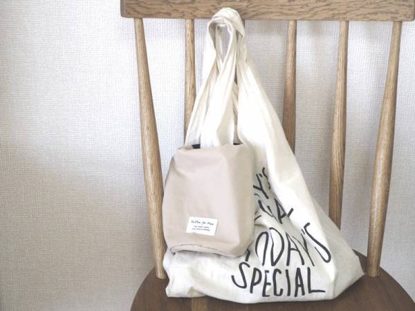 外出先でのゴミ捨てがスムーズに。まるでポーチなkukka ja puuの「持ち歩けるゴミ箱」[PR]