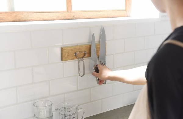 デッドスペースにちょい足し！ マグネット収納アイディア4選　